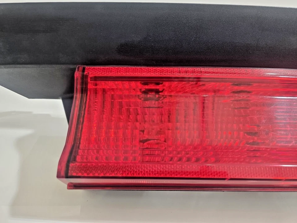🌵 Dodge Challenger 2008-2014 tapa central maletero tercera luz de freno OEM 🌵 Foto 4 de 4