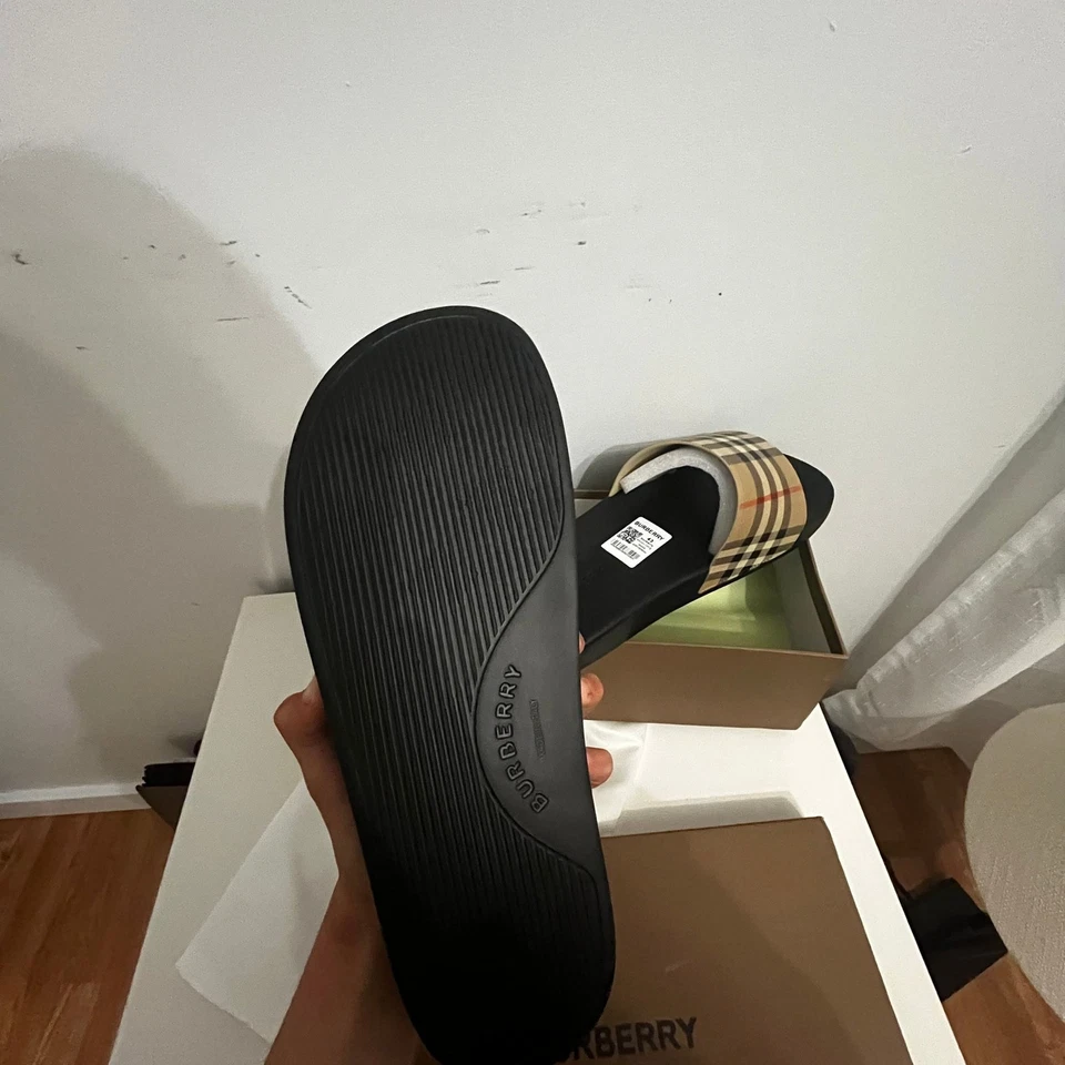 Burberry Vintage Check Pool Slide Sandals - Image 4 of 4