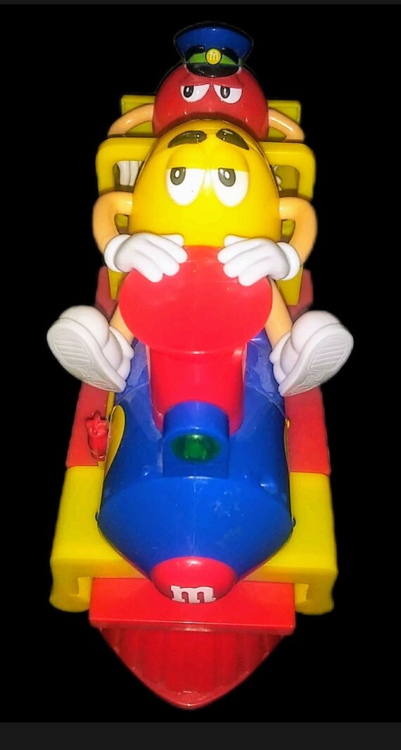 【M&M's Train Dispenser キャンディーディスペンサー】 M&M Candies Train Engine Electronic Candy Dispenser With