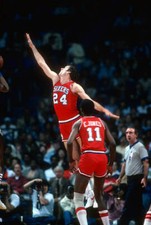 Bobby Jones of the Philadelphia 76ers Basketball 1980 Photo 8