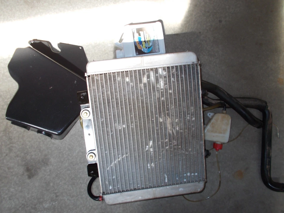 Polaris Sportsman 800 2014 bobina radiador ventilador cubierta tapa motor tanque botella de captura Foto 3 de 3