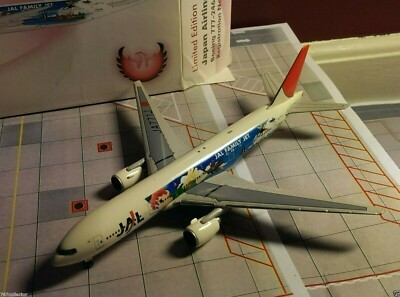 Phoenix Models JAL Japan Airline B 777-246 1:400 PH4JAL133 Family Jet Clr JA771J
