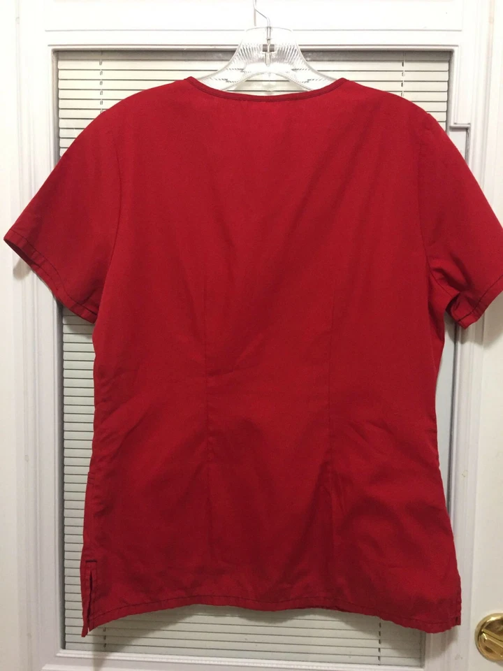 Blusa Médica SB para Mujer Roja con Encaje Negro Cuello en V Talla XS RN 52469 Foto 2 de 4