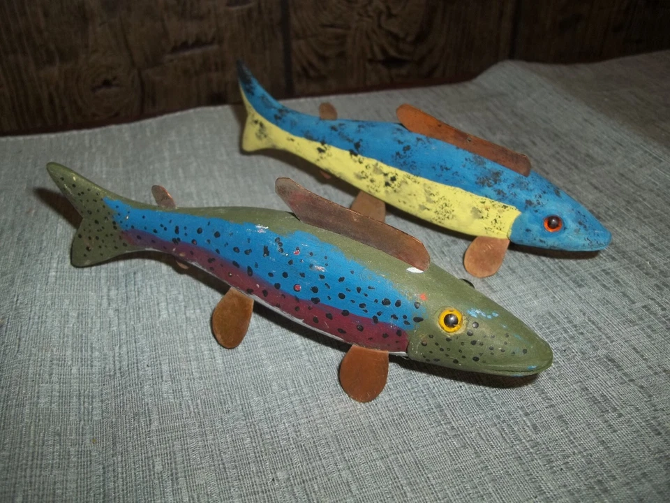 2 VINTAGE ICE HOUSE SPEARING DECOYS/ Ice Fishing Dark House Spearing Fish Decoy - Image 2 of 4