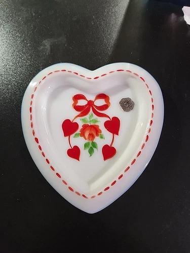 Vintage Westmoreland Milk Glass Heart With Painted Flower And Hearts