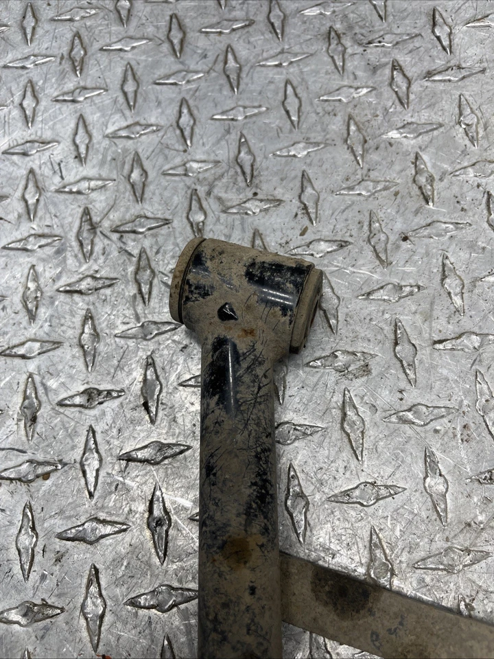 Brazo A inferior derecho pasajero delantero Yamaha Rhino 660 YXR660FA 2006 4x4 3356 Foto 4 de 4