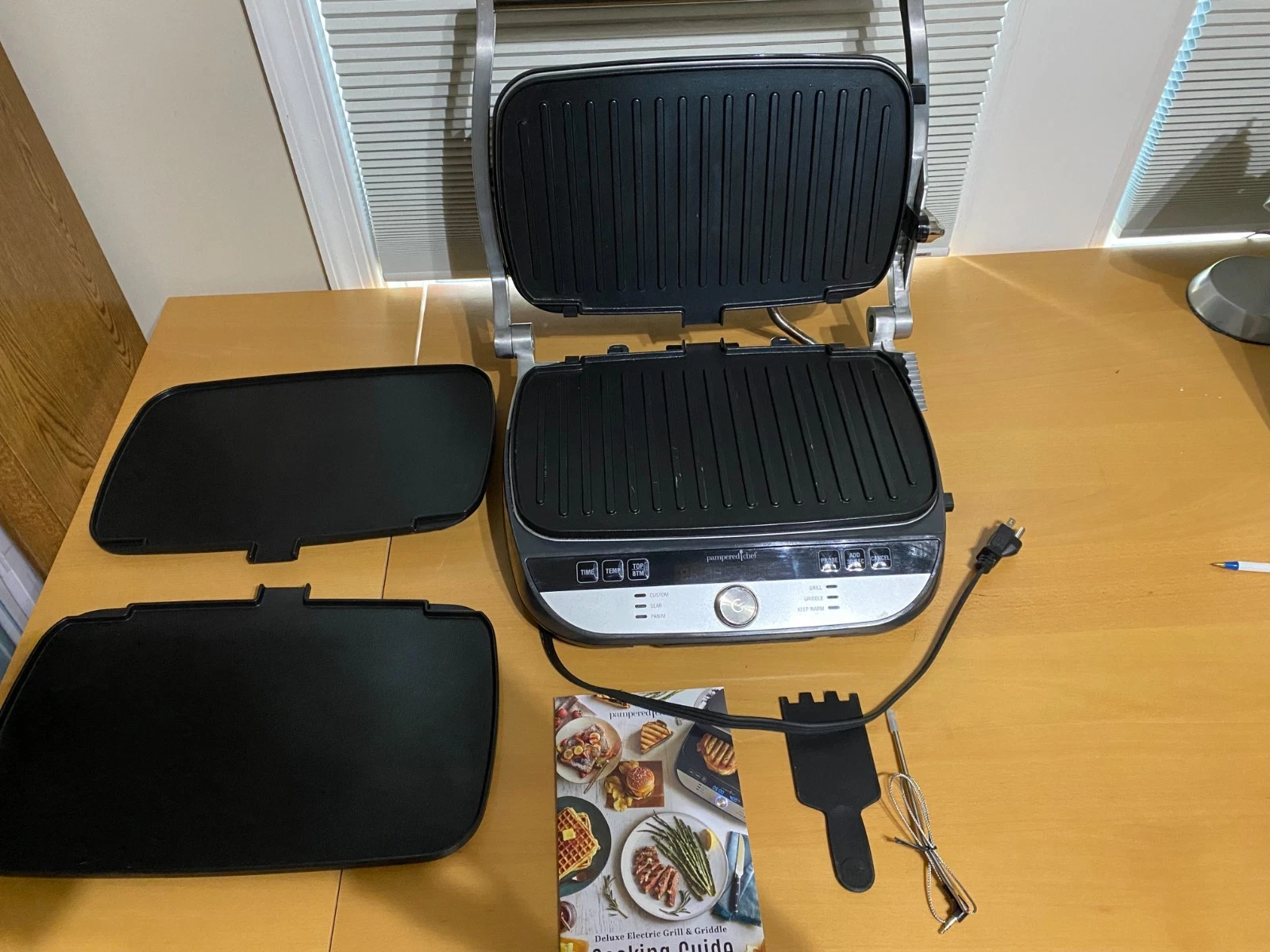 Pampered Chef Deluxe Electric Grill and Griddle Model 100348