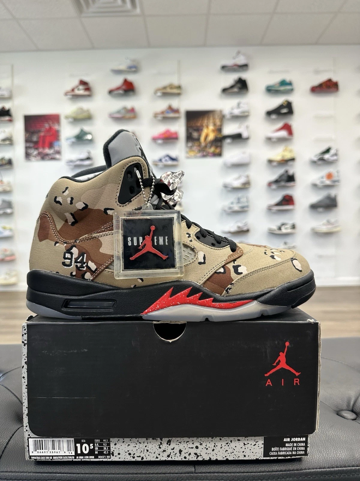 Taille 10,5   Supreme x Air Jordan 5 Retro Desert Camo