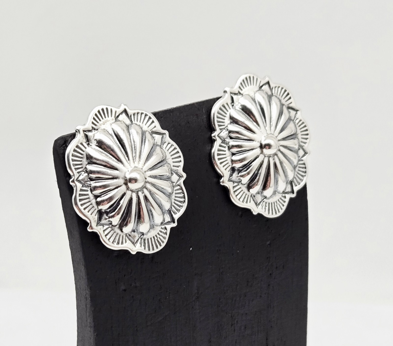 VTG Sterling Silver Concho Flower Post Earrings Handcrafted Southwest Style 8.9g