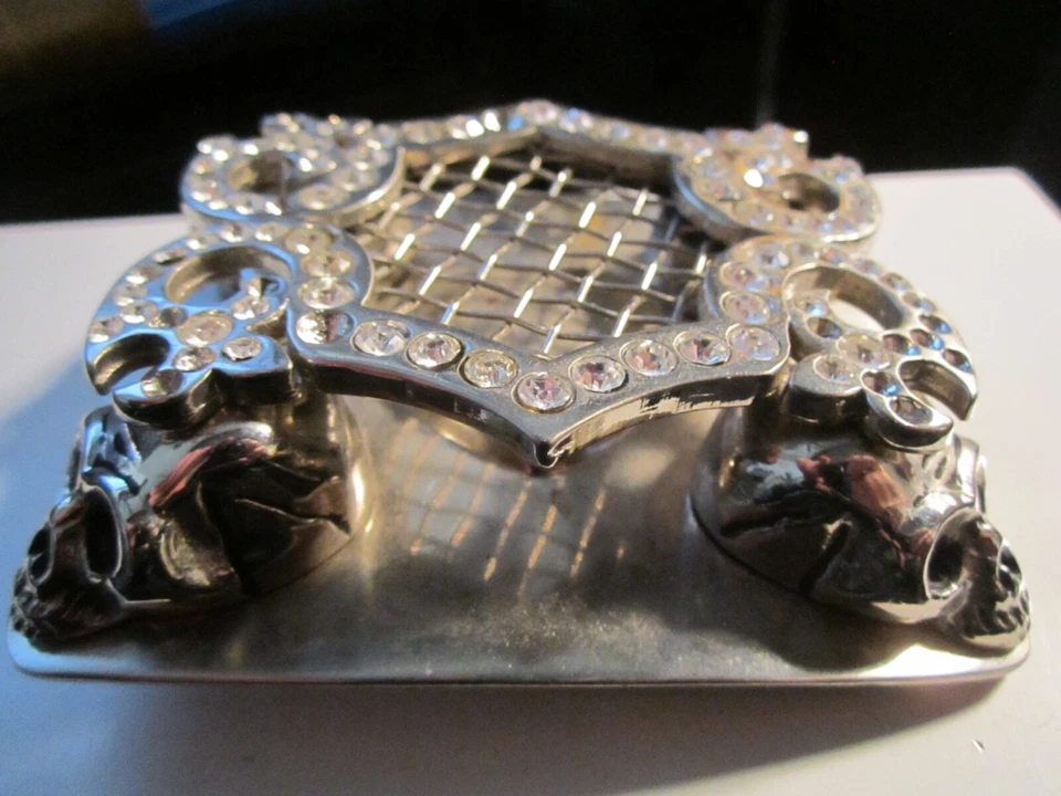 WASHED UP HOLLYWOOD BELT BUCKLE VERY LARGE SKULLS AND CRYSTALS DESIGN - GW-9 - Image 3 of 4