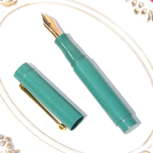 Eboya Tan-Pen Ebonite 14K Fountain Pen Kingfisher Jade Green M Nib NEW - Afbeelding 1 van 4