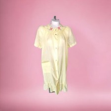Vtg Katz Yellow Robe Pearl Button Up Housecoat Duster Pink Embroidered Flowers