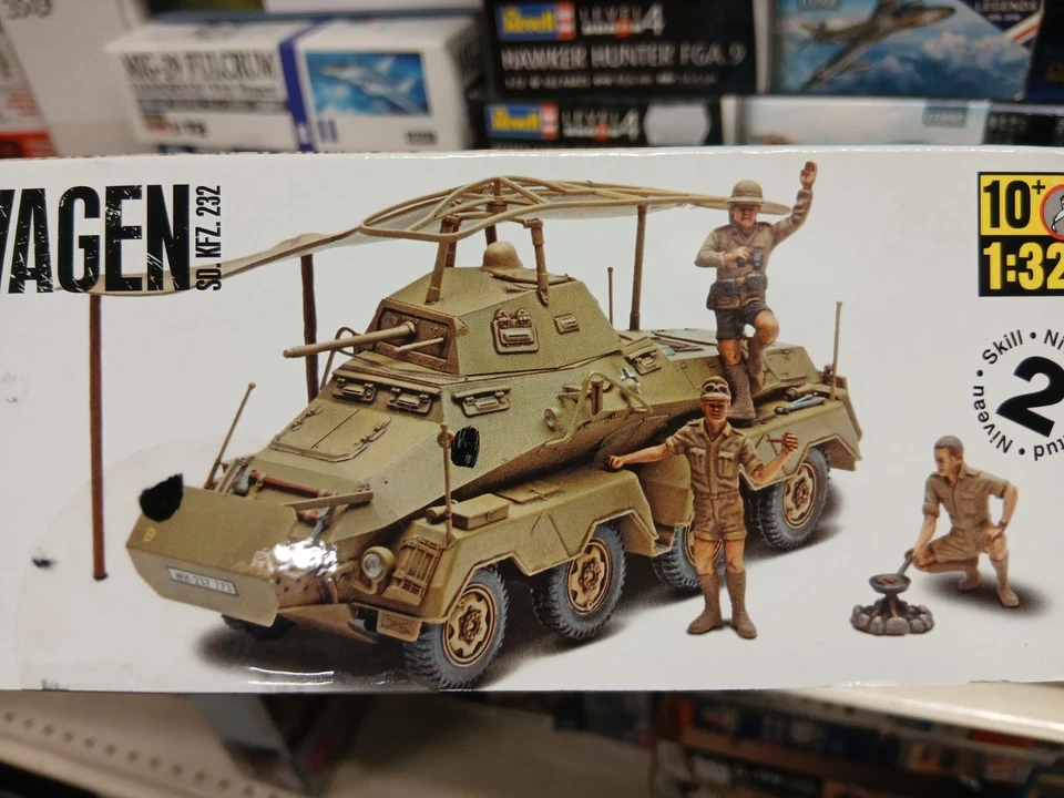 Monogram 85-7856 Panzerspahwagen Sd.Kfz.232 1/35 - Immagine 2 di 2