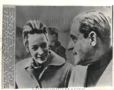 1965 Press Photo Stavros Niarchos and Charlotte McDonnell Ford wed in Mexico.