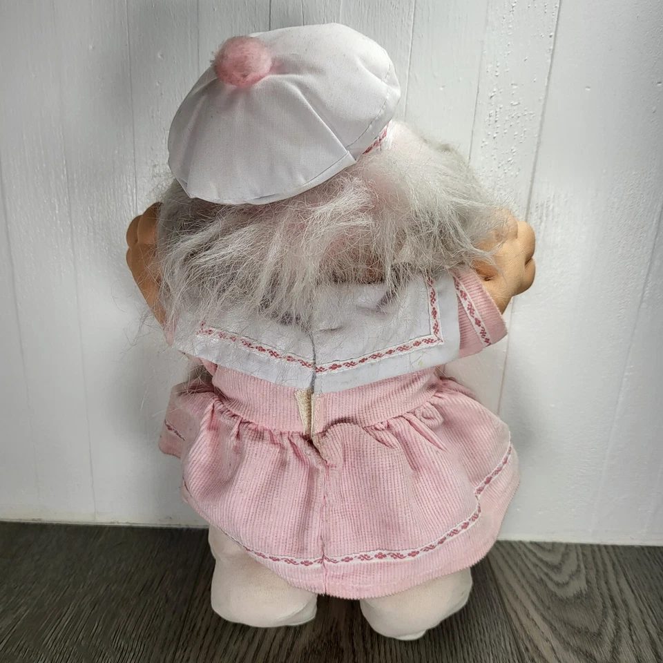 Muñeca Russ Troll Niños 12" Felpa Cabello Desteñido Vestido Rosa Con Conjunto Marinero De Colección Foto 2 de 4