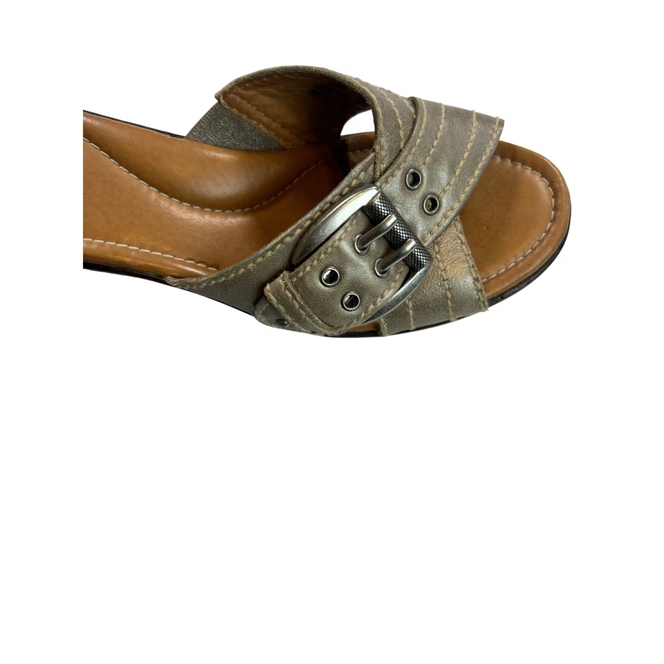 Fossil Women's Size 6 Metallic Silver Gold Wedge Heel Buckle Slide Sandal - Image 4 of 4