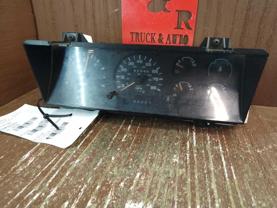 1987 DODGE DAKOTA SPEEDOMETER GAUGE INSTRUMENT CLUSTER  - Imagem 2 de 4