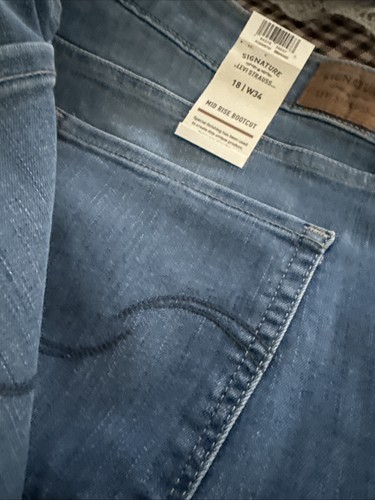 Signature By Levi Strauss Women's Mid-Rise Stretch Boot Cut Shaping Jeans 18/W34 - Picture 6 of 17