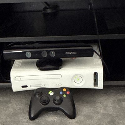 Microsoft Xbox 360 Kinect Console Bundle w/ Controller, Kinect Sensor & Games