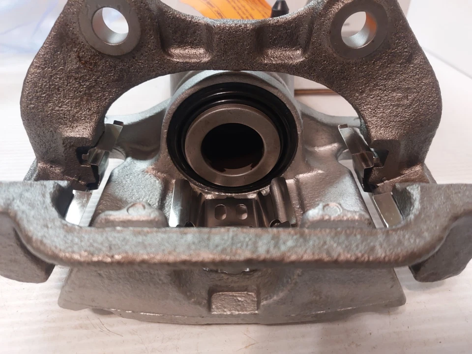 1999- 2005 Chevrolet GMC Cadillac Rear Right Caliper FRC11036 Raybestos - Image 3 of 4