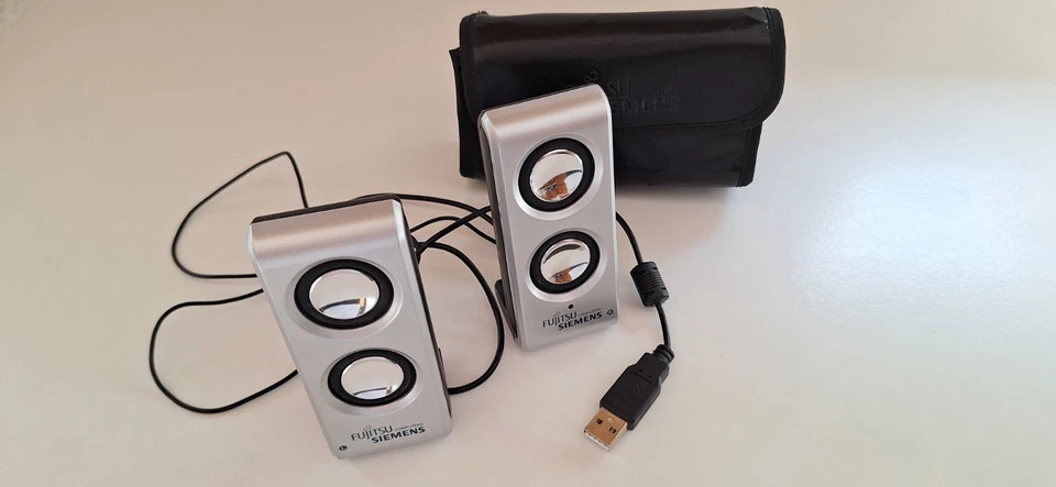 Mini altavoces Fujitsu Siemens NB-103U. USB - Laptop / PC - Imagen 1 de 3