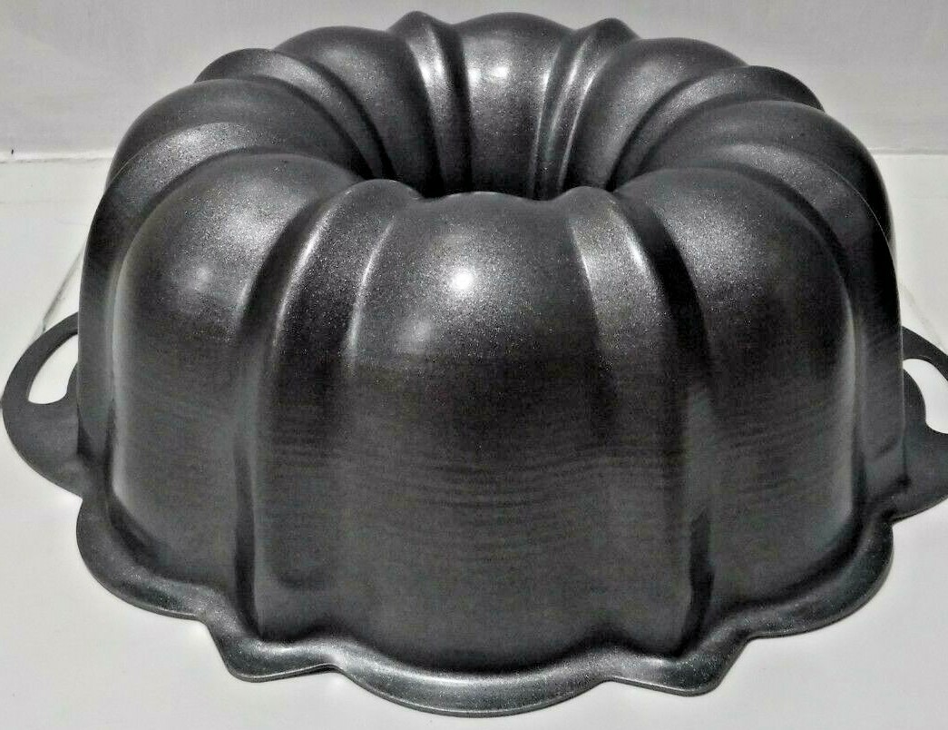 New Nordic Ware 50342 ProForm Nonstick Bundt Pan with Handles12 Cup