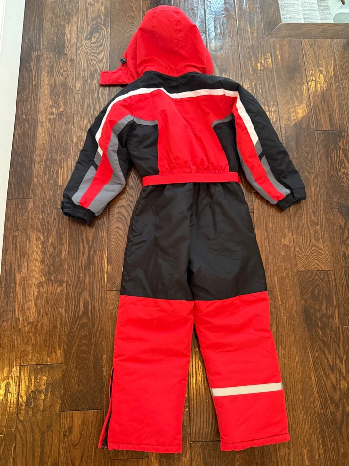 Traje de esquí/nieve rojo de una pieza para niños. Perfecto estado. Talla Europea 146 / US 11 Foto 2 de 4
