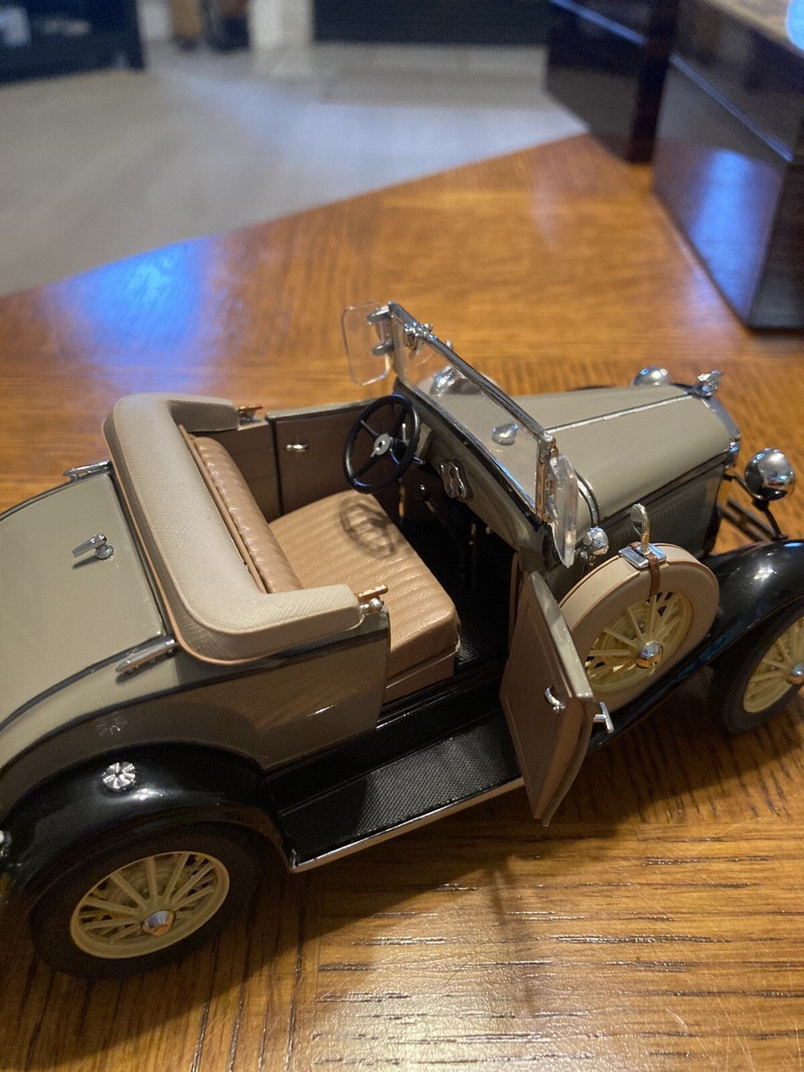 Danbury Mint,1931 Ford Model A Deluxe Roadster, Convert,1/24 scale