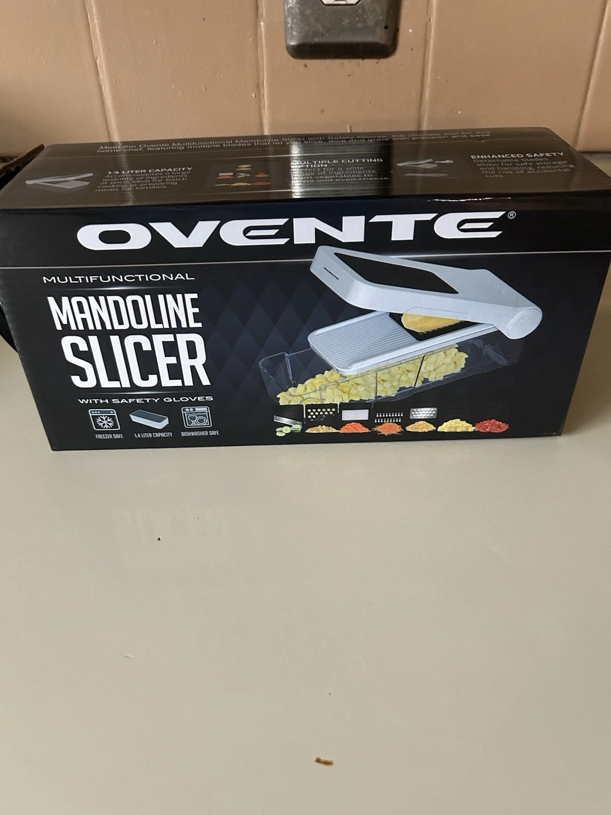 Ovente Mandoline Multifunctional Slicer With Safety. Gloves