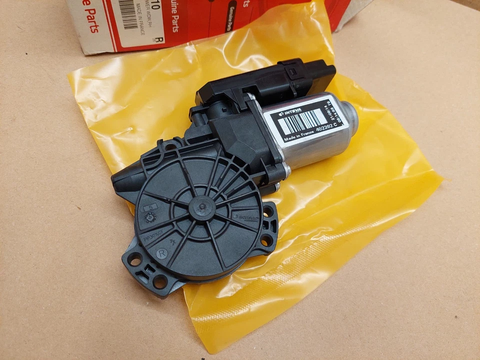 Kia Sportage SL Mk3 Front Right Window Regulator Motor 11-15 824603W010 Genuine - Image 2 of 4