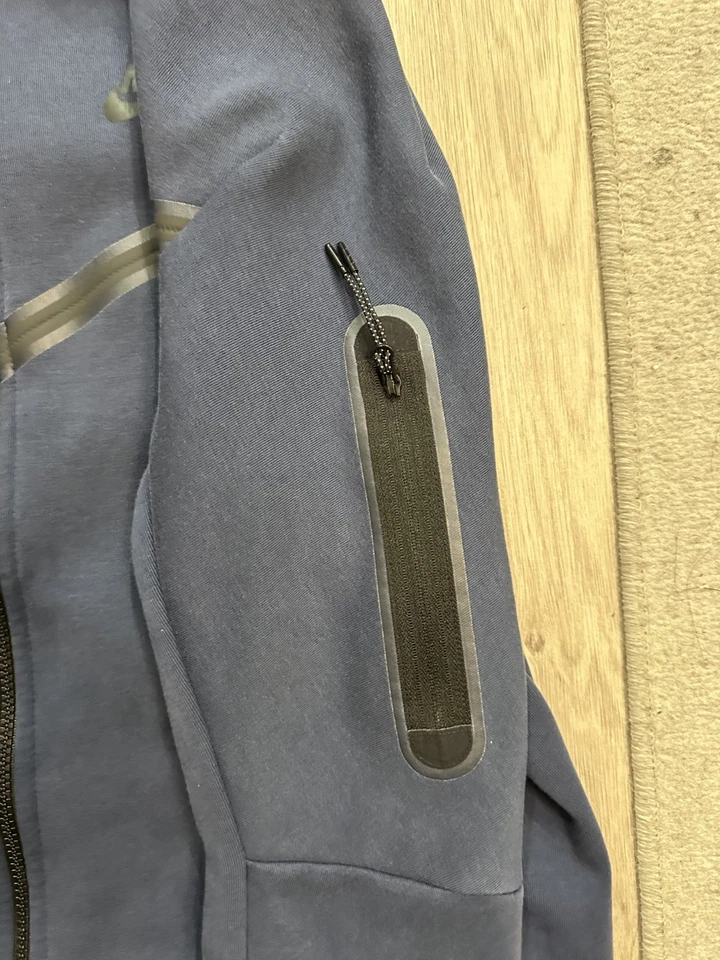 Nike Tech Fleece Obsidian/Nary Blue talla pequeña Foto 4 de 4