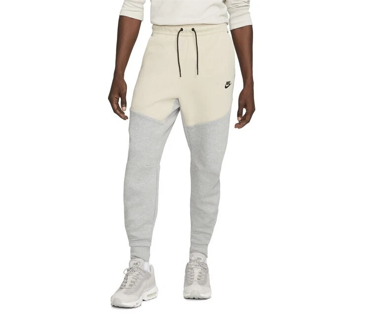 Cream nike shop joggers