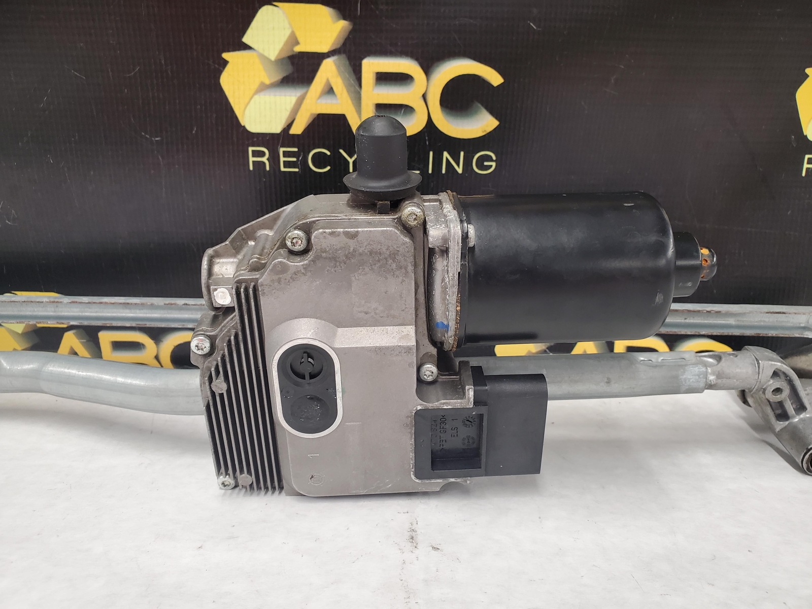 2007 Bentley Flying Spur Windshield Wiper Trans. Linkage Assembly BENTLEY 07 OEM