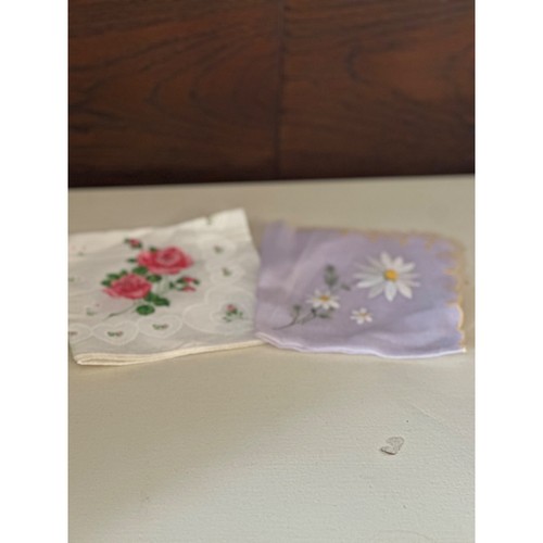 vintage cloth tissue/ napkin/ hankie purple w/ embrodiered daisy and roses - Picture 9 of 10