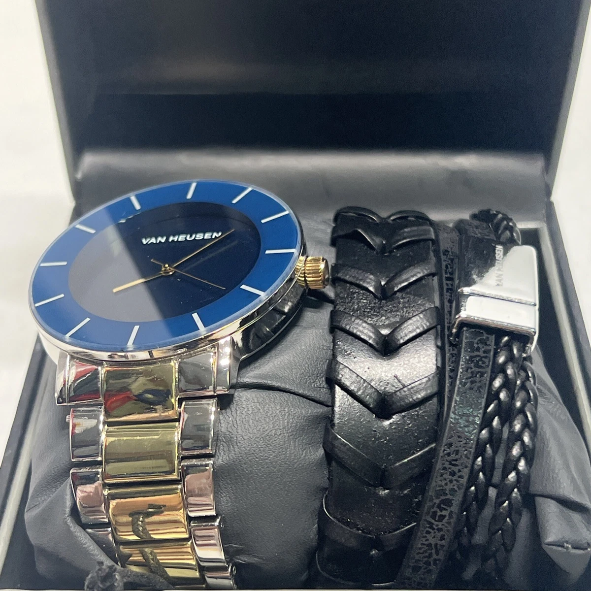 VAN HEUSEN Men s Watch Bracelet Gift Set