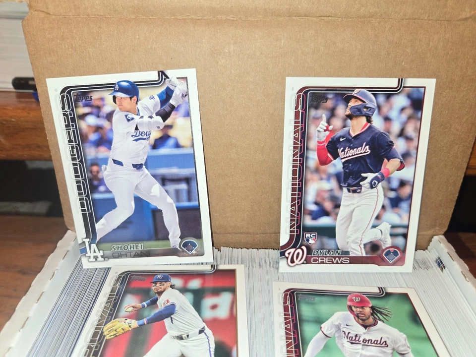 Juego completo Topps Series 1 y 2 2025 #1-700 clasificado a mano, ¡paquete nuevo L@@K! Foto 3 de 4