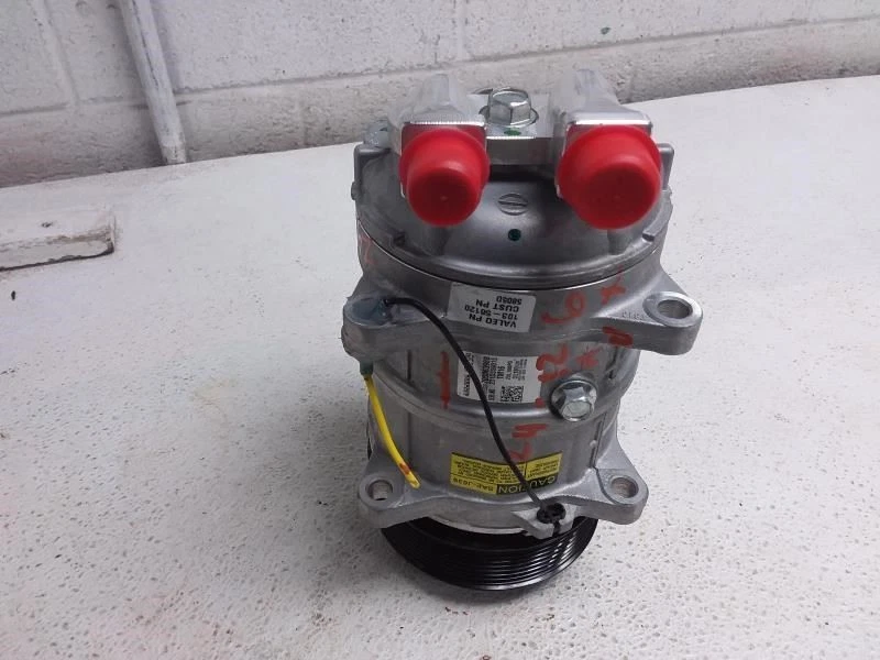 Mercedes-Benz Sprinter 2500 Aux 2023 techo aire acondicionado compresor OEM ID 103-56120 Foto 2 de 4