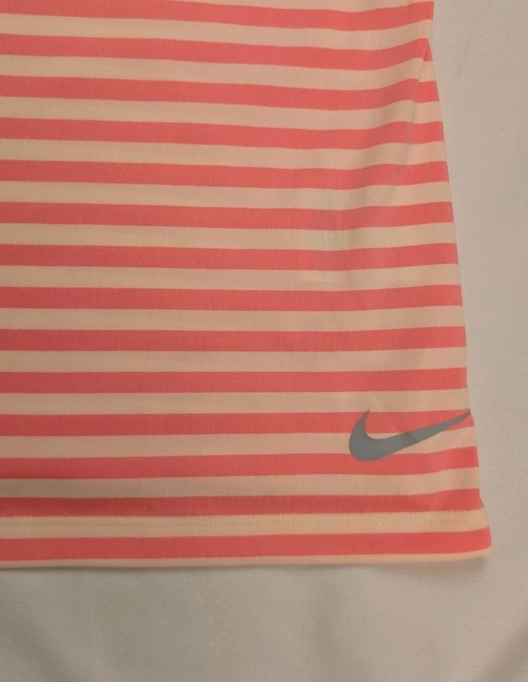 Polo de golf Nike para mujer grande sin mangas rosa coral y rayas melocotón Foto 2 de 4