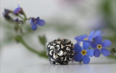 AUTHENTIC Yugen ''Forget-me-not'' bead DDP to USA