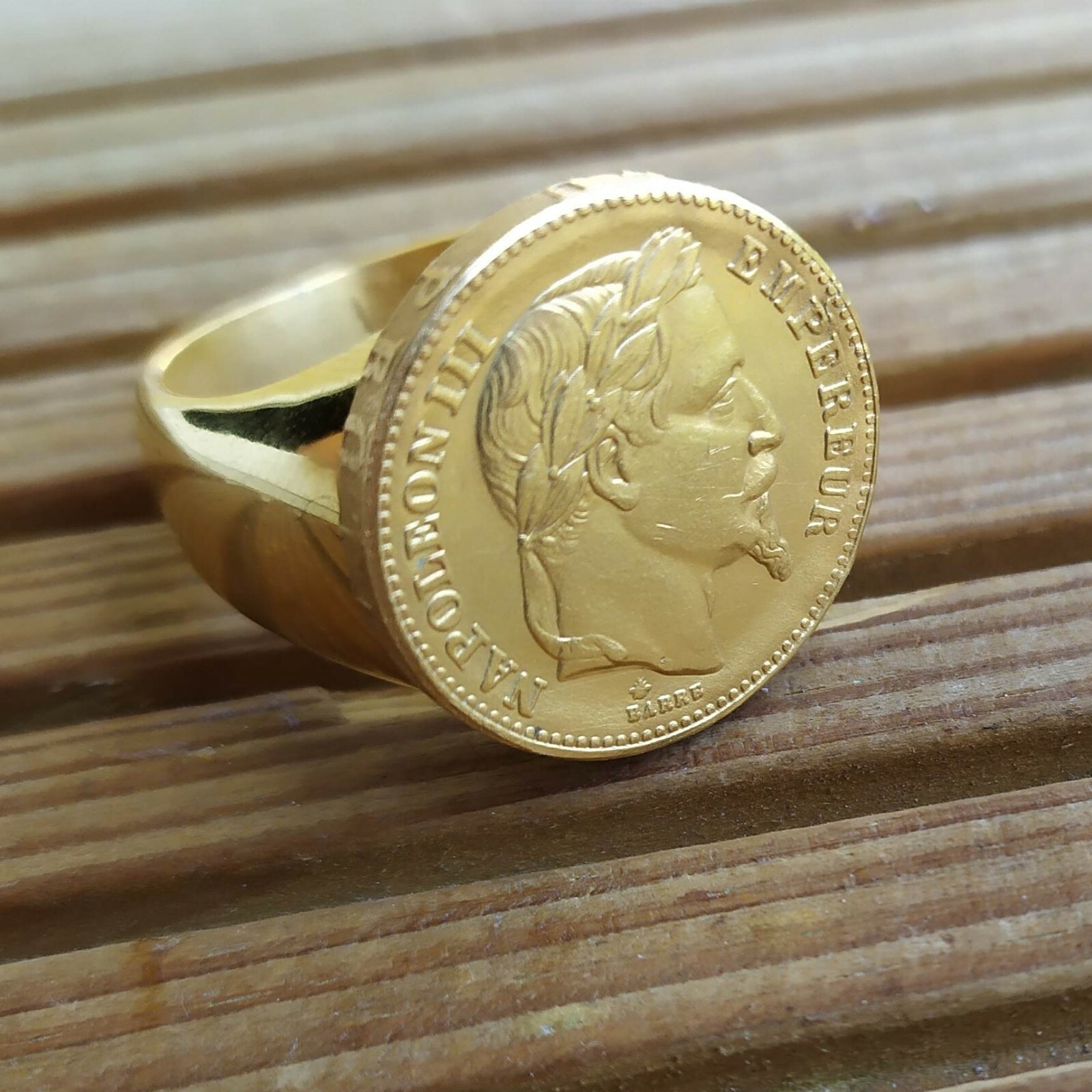 Bague Napoléon III acier anti-ternissement chevalière dorée homme