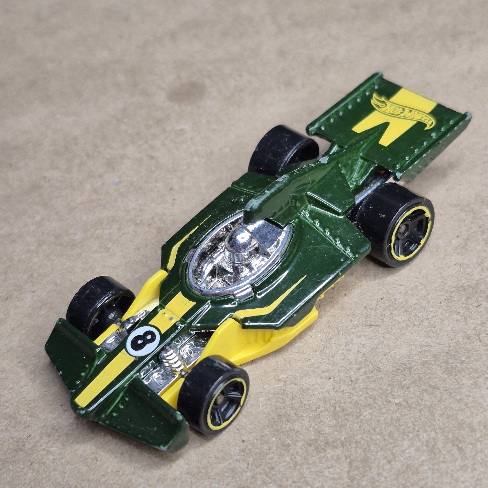 2016 Hot Wheels Formula Flashback F1/Indy Racer Green Yellow Diecast Model Car 