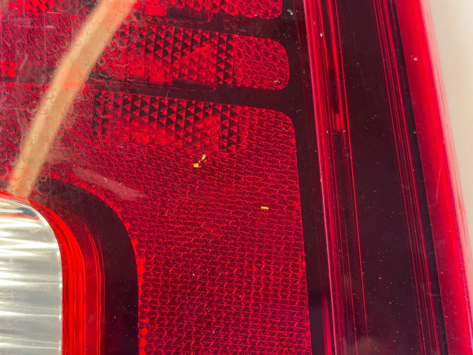 Luz trasera LED deportiva lateral del pasajero Ram 1500 2500 3500 2019-24 clásica 2013-2018 Foto 3 de 4