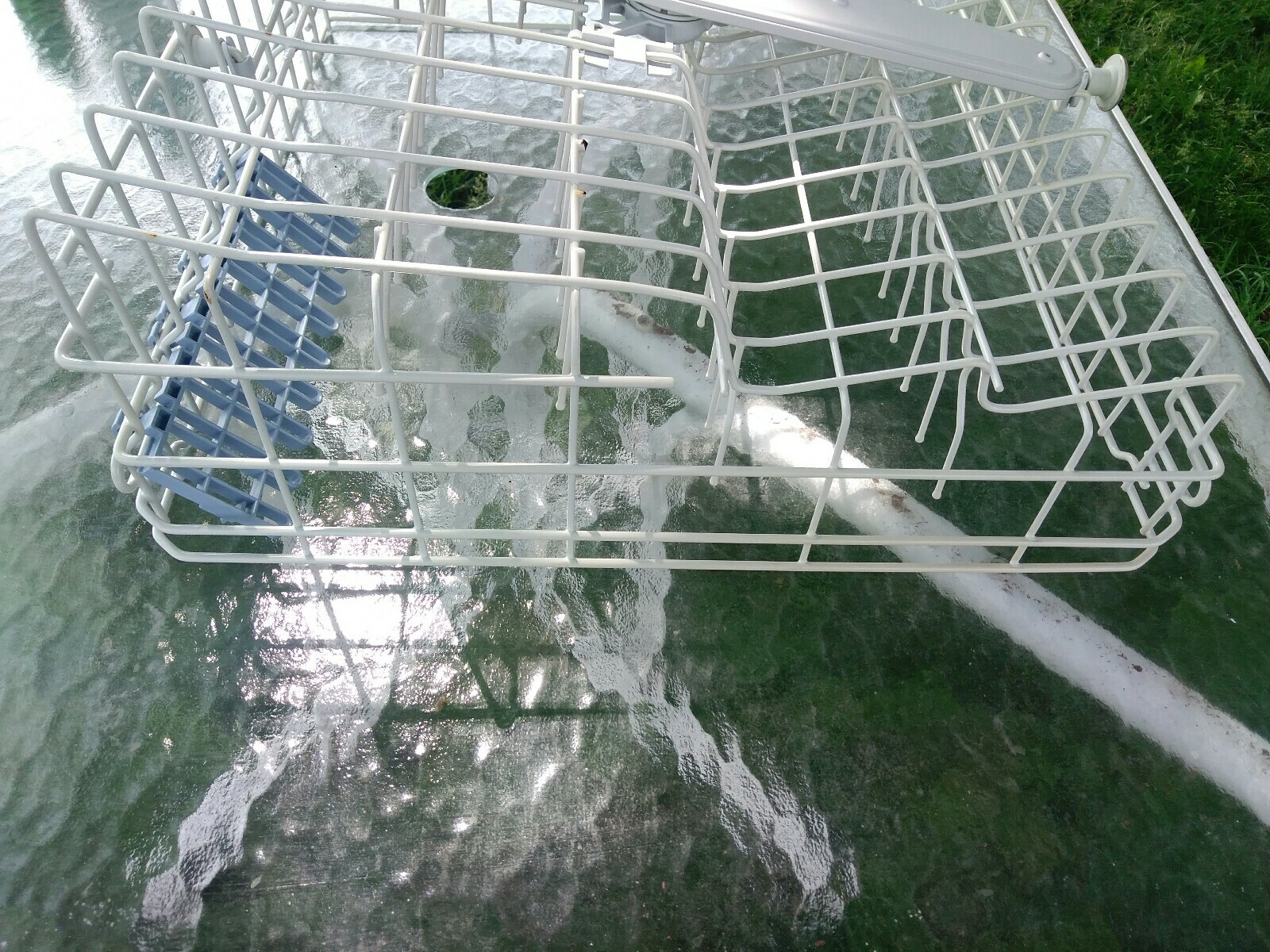 MAYTAG Quiet Series 200 Dishwasher Upper Top Rack mdbtt50aww used (some