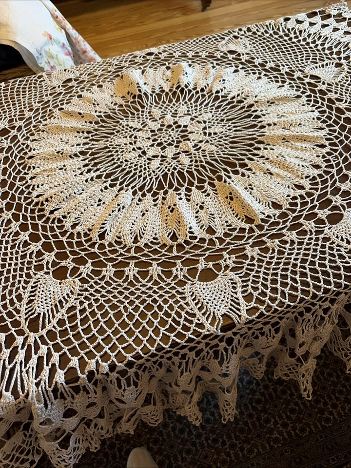 Runde Häkeldecke, Cremefarben, Handarbeit - Bild 1 von 4