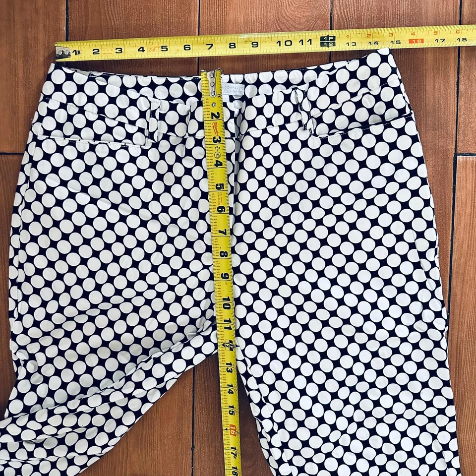 Pantalones New York & Company Blanco y Negro Lunares Talla 8 Elastizados Recortados Informales Foto 3 de 4
