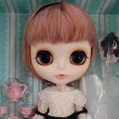 Takara Tomy Blythe Veronica Lace Fashion Doll - White Dress