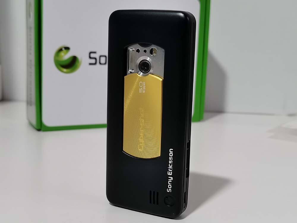 Sony Ericsson C901 Unlocked 2G 3G 5MP 110MB storage, Memory Stick 2.2