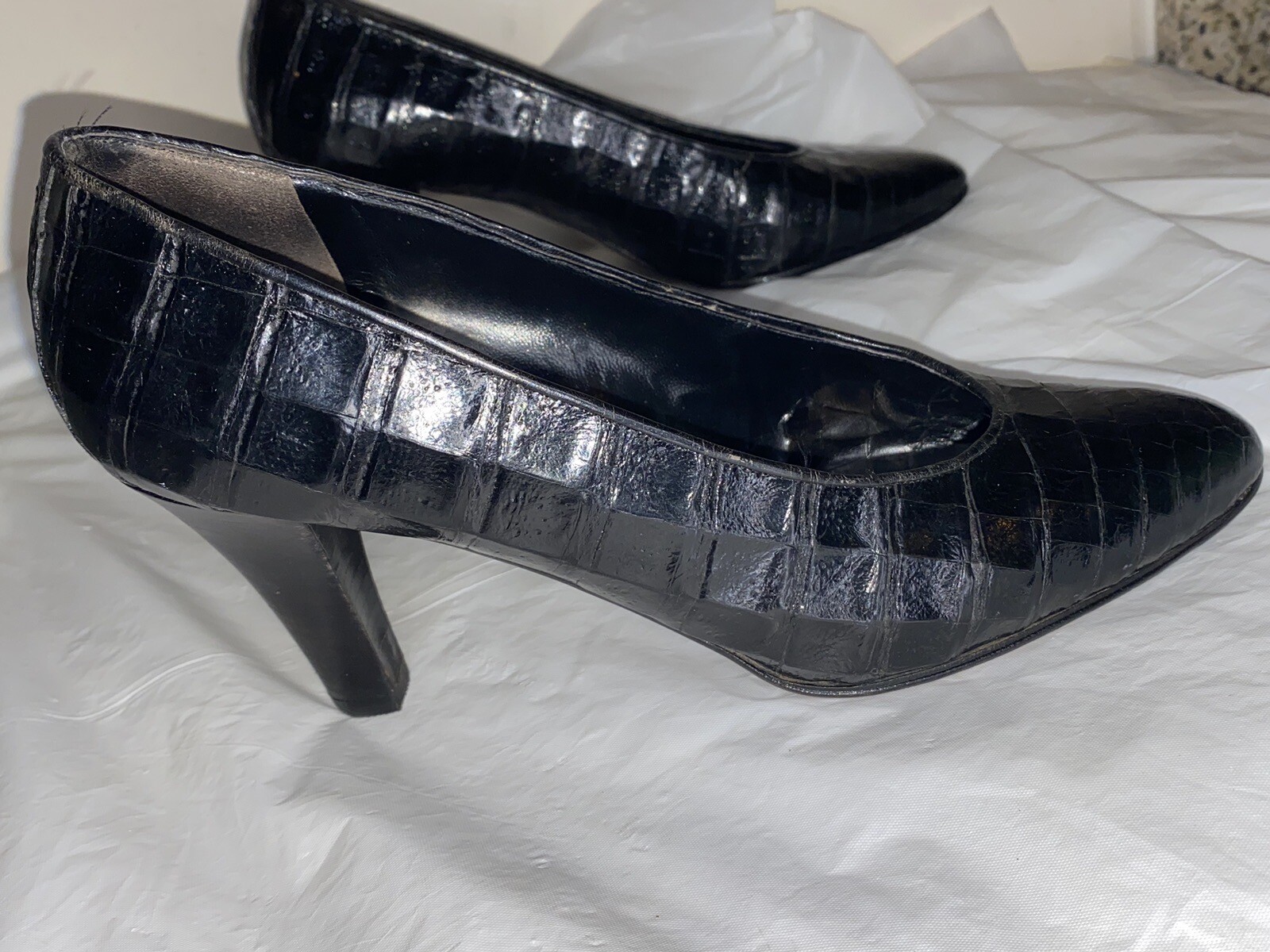 Scarpe décolleté Yves Saint Laurent donna motivo coccodrillo in pelle 7 1 2 M YSL