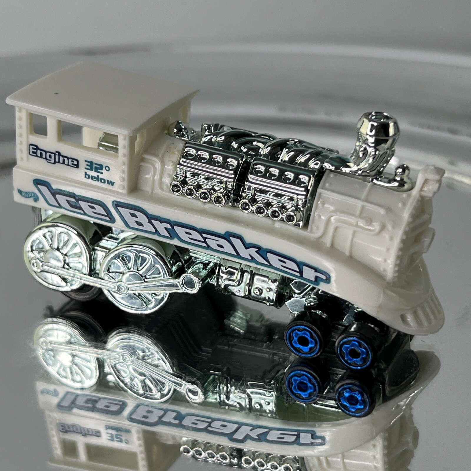 Hot Wheels 1995 Ice Breaker Die Cast White and Silver Train Engine Rail