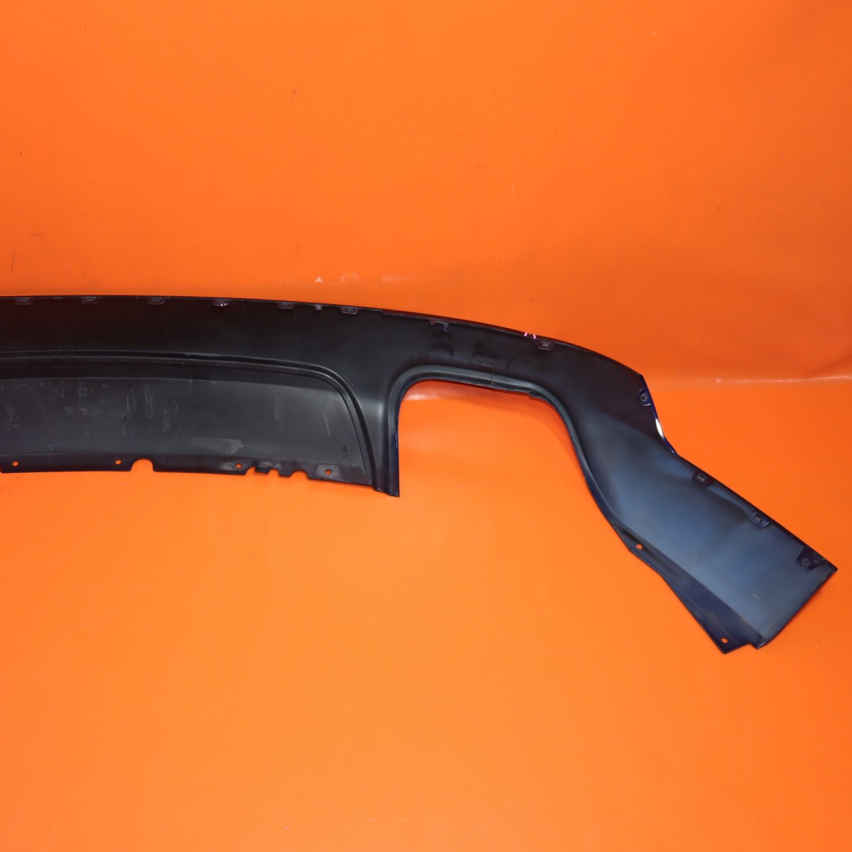 MASERATI LEVANTE REAR BUMPER DIFFUSER VALANCE 2016 2017 2018 670045348 DAMAGED